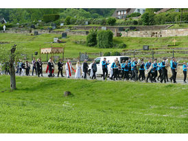 Bittprozession um den Kleinen Berg an Pfingstmontag (Foto: Karl-Franz Thiede)